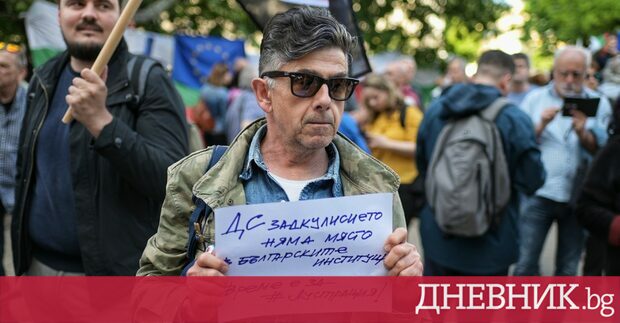 Коментарът е препубликуван от Заглавието е на Дневник Тези които искат