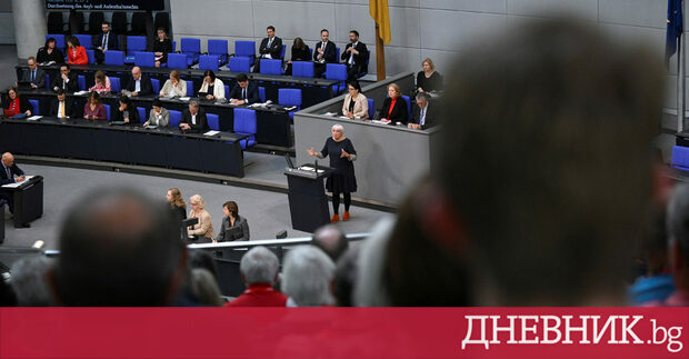 Президентът на Германия Франк Валтер Щайнмайер подписа закона който породи полемика