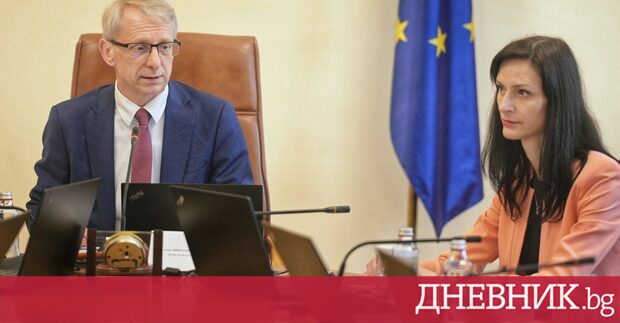 Българите одобряват сформирането на редовно правителство но не и принципа