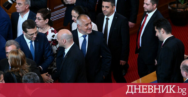 Анализът е препубликуван от Едно гласуване въздържал се в пленарната