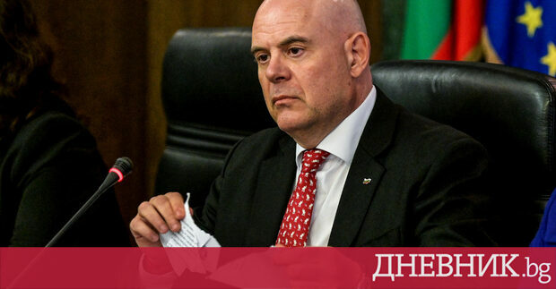 Единодушно с 8 гласа за прокурорската колегия на ВСС остави