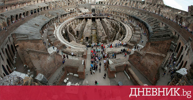 Много преди съвременните туристи да издълбаят своите инициали и любовни