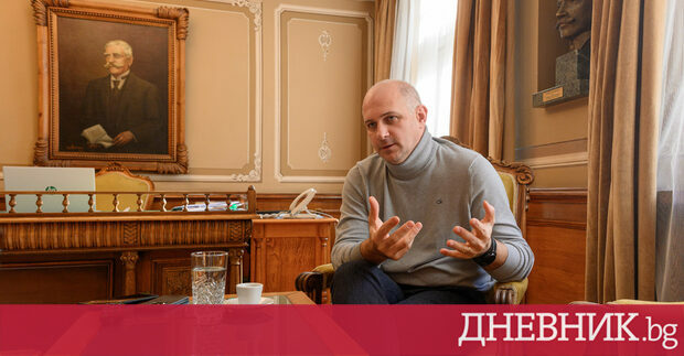 Ръководството на Народния театър заподозря меркантилност зад решението на актьора