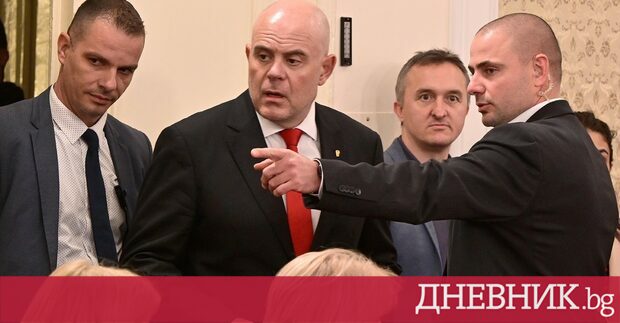 Бившият главен прокурор Иван Гешев съобщи в профила си във