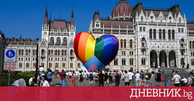 Книжарниците не могат да продават на подрастващи книги с ЛГБТИ