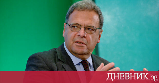 Експерти в Министерството на околната среда и водите работят по