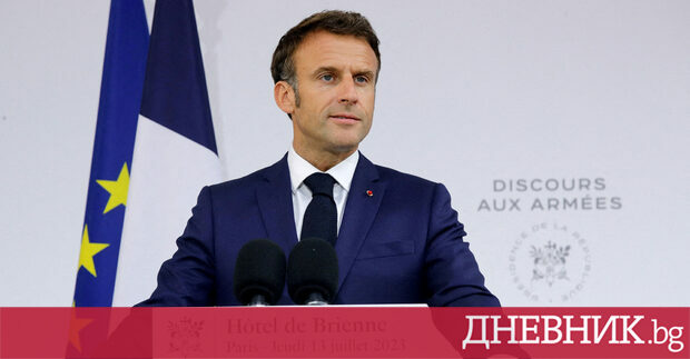 Президентът на Франция Еманюел Макрон смени министрите на образованието и