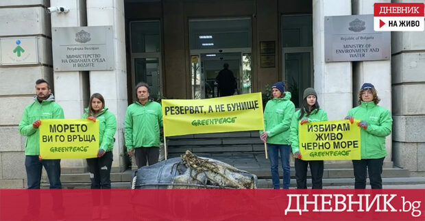 Black Sea Under Siege: Greenpeace Activists Take a Stand, Demand Marine Reserve - News Directory 3