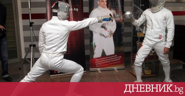 Васил Етрополски направи витрина на