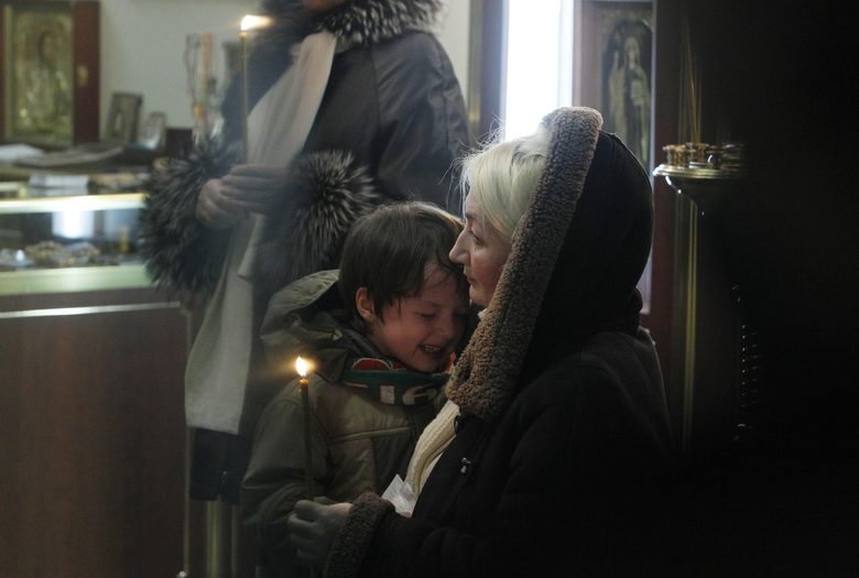 Синът и съпругата на една от жертвите по време на църковната служба днес сутринта