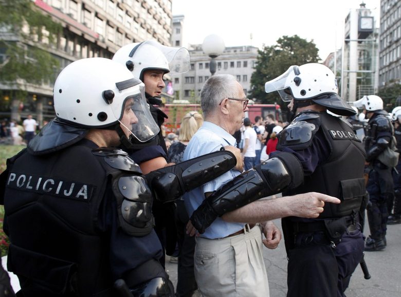 Полицията разгони митинг в центъра на Белград вчера