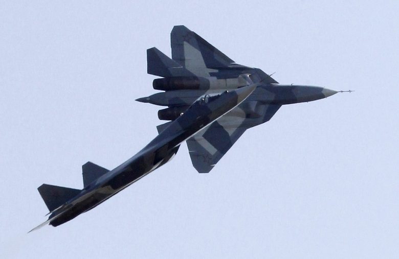 Русия представи публично изтребителя от пето поколение Т-50