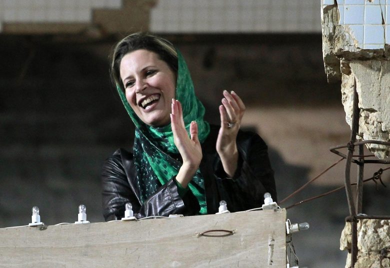 Дъщерята на Муамар Кадафи Аиша е била бременна в 9-тия месец и е родила на алжирска територия