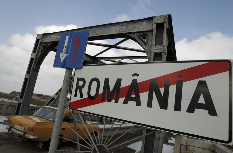 Автомобил преминава границата на Румъния с Молдова на 28 февруари 2011 г.