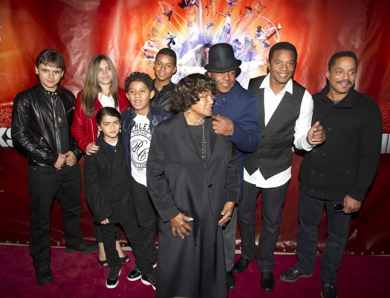 Семейството на покойния Майкъл Джексън на премиерата на спектакъла Michael Jackson The Immortal World Tour на Cirque du Soleil в Монреал.
