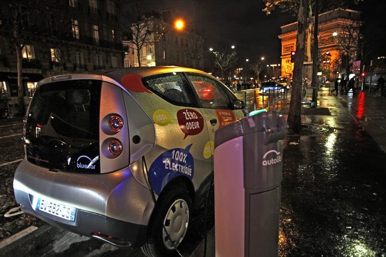 Стартирането на услугата наемане на електромобил, кръстена Autolib, донесе точки на Париж