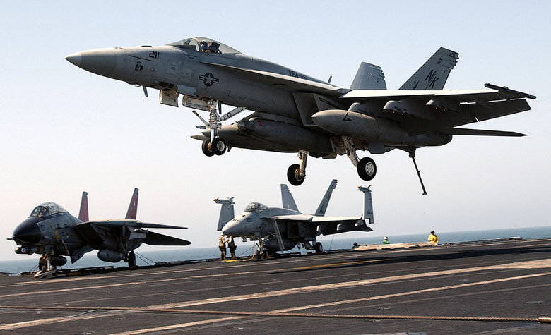F/A-18E Super Hornet на Boeing F/A-18E Super Hornet на Boeing