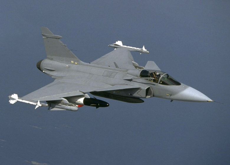 Шведски изтребител JAS 39 Gripen Шведски изтребител JAS 39 Gripen
