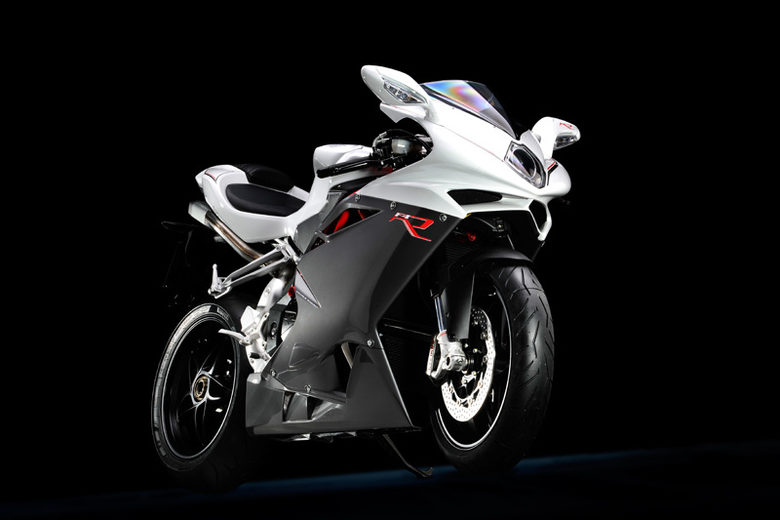 MV Agusta F4 R е по-малкия представител на класа със 192 к.с. и 112 Nm. При него минималните технически промени не са се отразили на максималната скорост от 297.6 км/ч