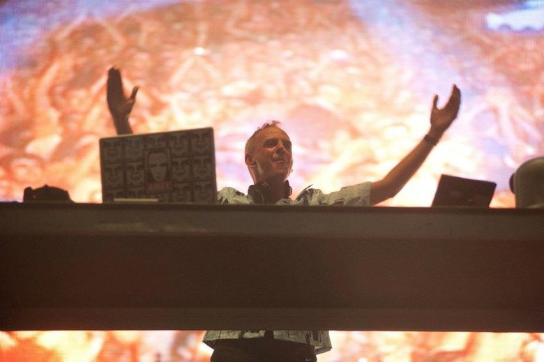 Fatboy Slim на сцената на Elevation 2012