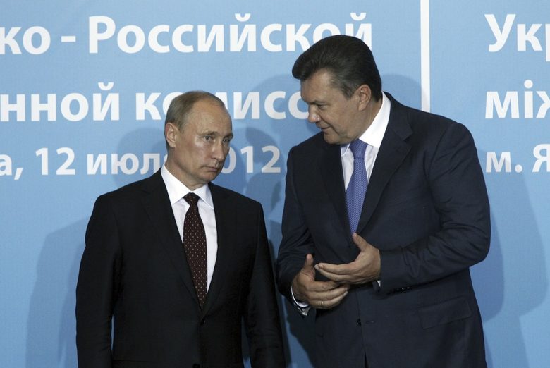 Президентът на Русия Владимир Путин и проруският президент на Украйна Виктор Янукович