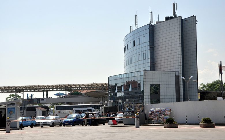 От Централната автогара в София без затруднение репортери на "Дневник" изпратиха колети до Бургас и Варна