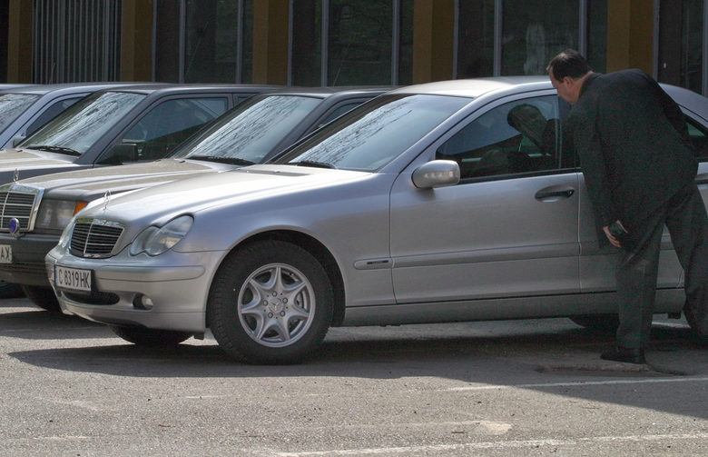 През 2004 г. Народното събрание купи нови леки коли "Мерцедес"<br /><em>Снимката е архивна</em><br />