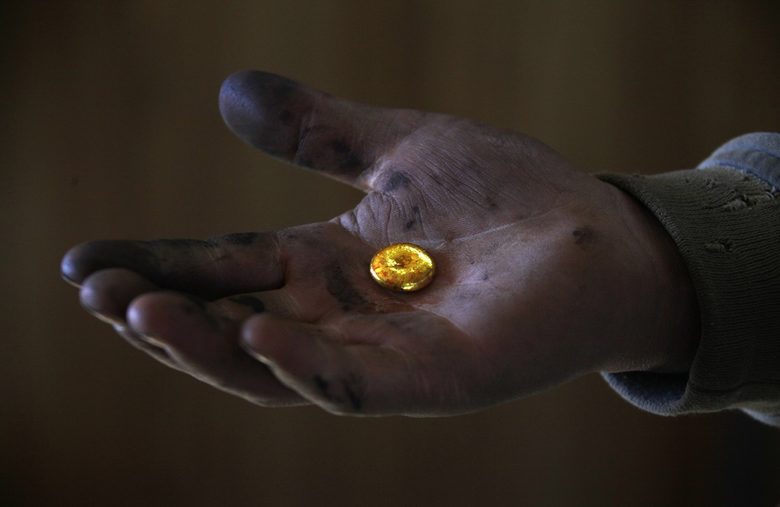 Монголия преживява бум на инвестиционния интерес заради откритите големи залежи от ценни метали и уран. Монголия преживява бум на инвестиционния интерес заради откритите големи залежи от ценни метали и уран.