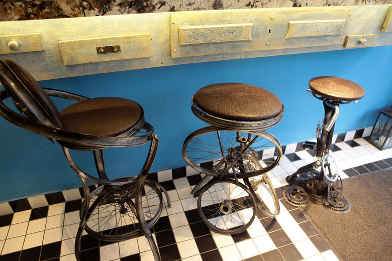 <a href="http://www.facebook.com/pages/Bicycle-Cafe-Bar-Flavours/465448423498694?ref=ts&fref=ts" target="_blank">Бар Bicycle</a>