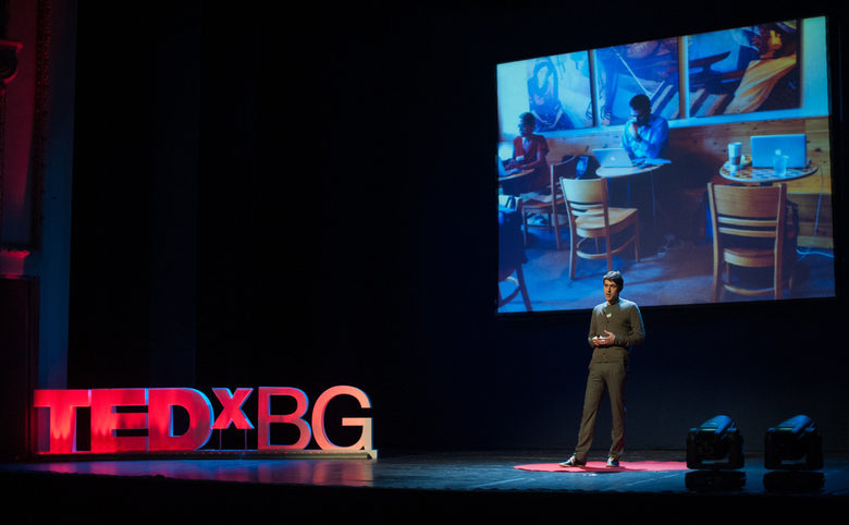 Влади Шунтуров на сцената на TEDxBG 2013