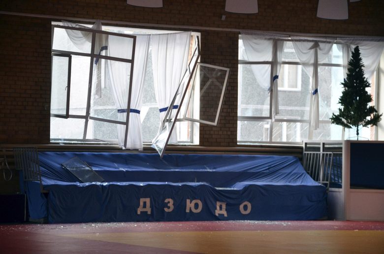 Счупените прозорци на спортна зала в Челябинск