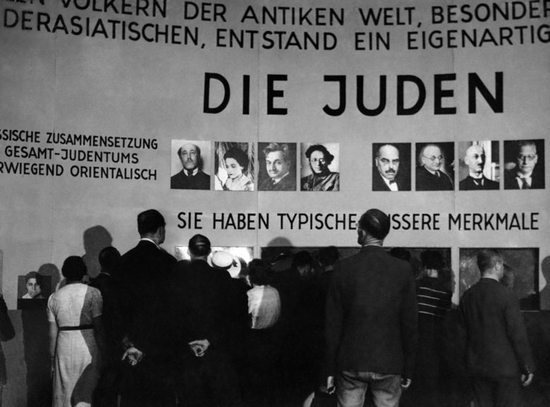 На 2 август 1938г. във Виена - един от градовете с изключително артистична и културна еврейска общност, е открита нацистката изложба "Вечният евреин". В нея се твърди, че евреите не са народ, а "нискокачествена" смесица от различни етноси и раси.