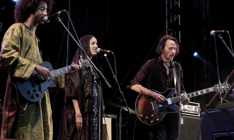 Хюго Рейс с Dirtmusic и Tamikrest на фестивала Sziget, 2010.