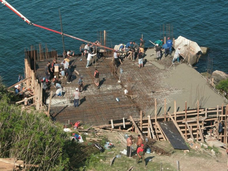 Строежът върху скалите в резервата "Яйлата".