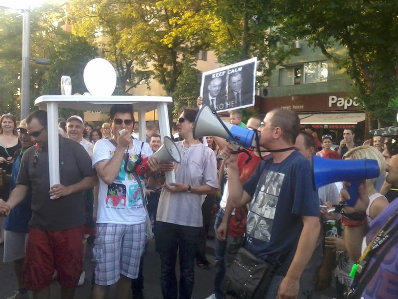 Шести ден многолюден протест в София, завършва с "утре пак" (обновена в 22:58 ч.)