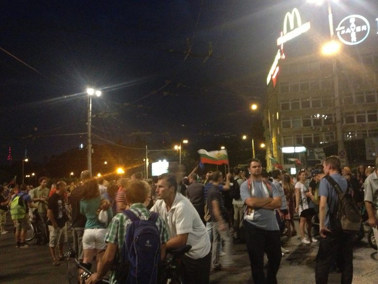 В тридесет и деветия ден на протести обръчът около НС се затегна (хронология)