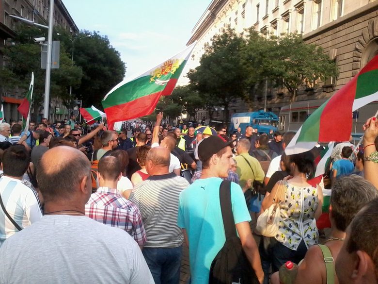 Ден 42-и: Мая Манолова в неочаквана среща с протестиращите (хронология)