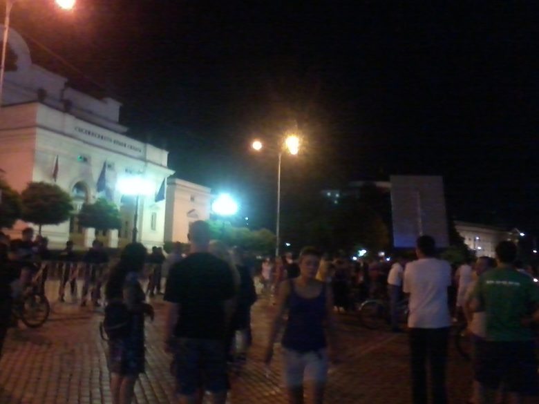 Ден 42-и: Мая Манолова в неочаквана среща с протестиращите (хронология)