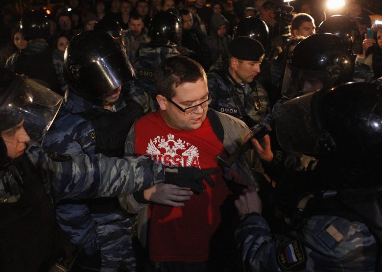 Полиция блокира центъра на Москва след сблъсъци между националисти и спецчасти