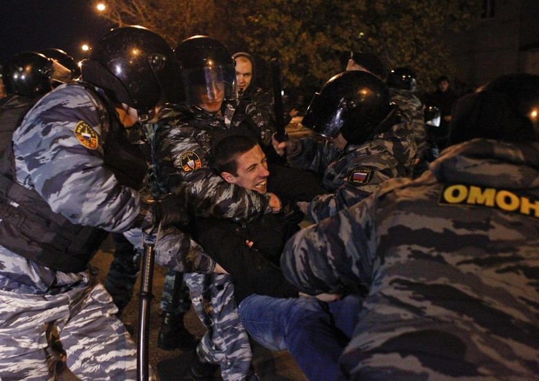 Полиция блокира центъра на Москва след сблъсъци между националисти и спецчасти