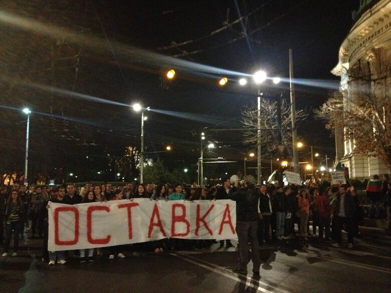 Протестиращите блокираха кръстовището пред Ректората (хронология)