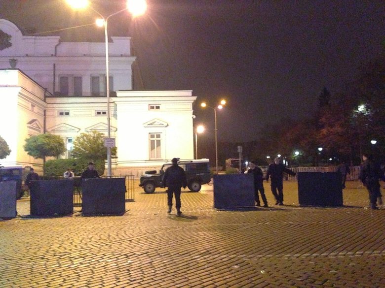 Поставеното на загражденията