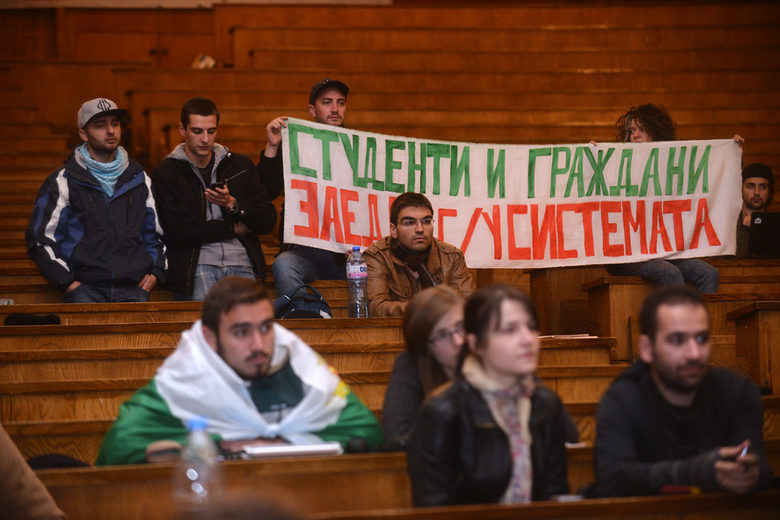 Студентите: Управляващите са в паника. Елате в петък с нас пред парламента