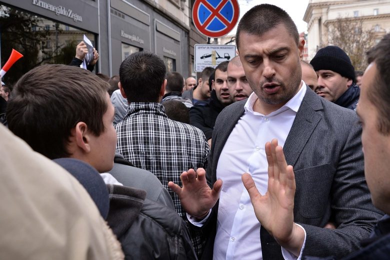 Николай Бареков на площада пред президентството.