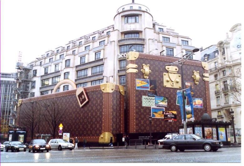 Подобна инсталация имаше през 2005г. в Париж.