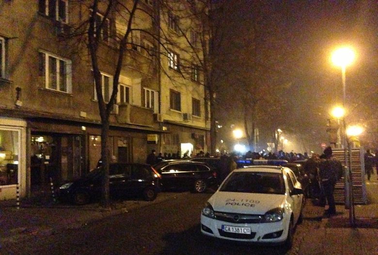 Клубът на архитектите беше блокиран от протестиращи и полиция заради вечеря на министър Йовчев