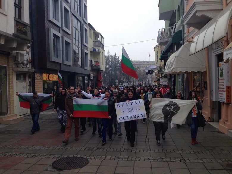 Протестиращи, студенти и емигранти искаха оставката на кабинета в 30 града (обобщение)