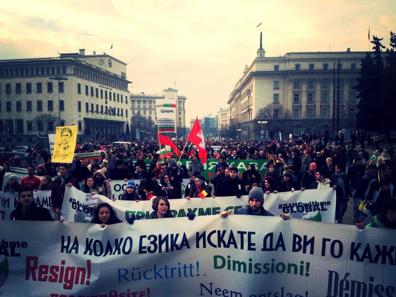 Протестиращи, студенти и емигранти искаха оставката на кабинета в 30 града (обобщение)