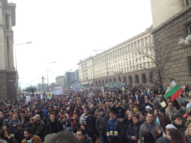 Протестиращи, студенти и емигранти искаха оставката на кабинета в 30 града (обобщение)