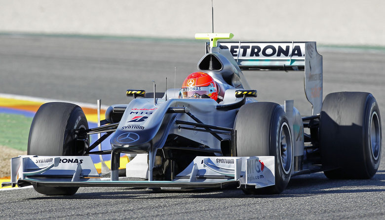 Шумахер се оттегли от F1 в края на 2006 г., но се завърна за три разочароващи сезона в "Мерцедес" (2010-2012), в които стигна само веднъж до подиума